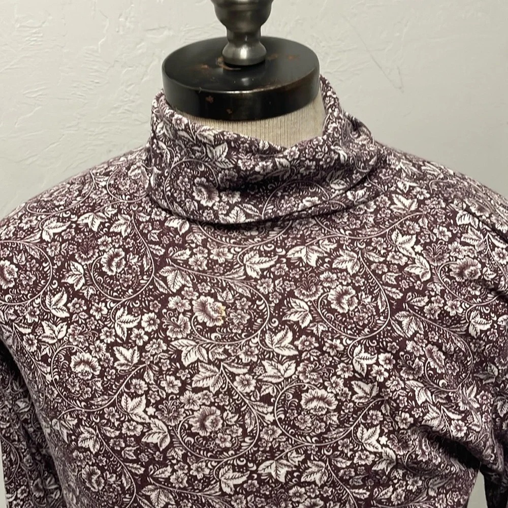 Casual corner medium turtleneck maroon floral top
